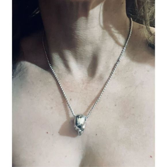 PRETTY SILVER GOTH SKULL NECKLACE - Picture 1 of 7